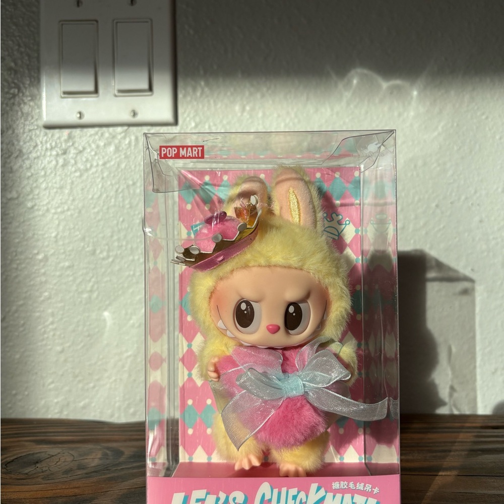 Pop Mart The Monsters Let’s Checkmate Series, Vinyl Plush, “Checkmate Queen”